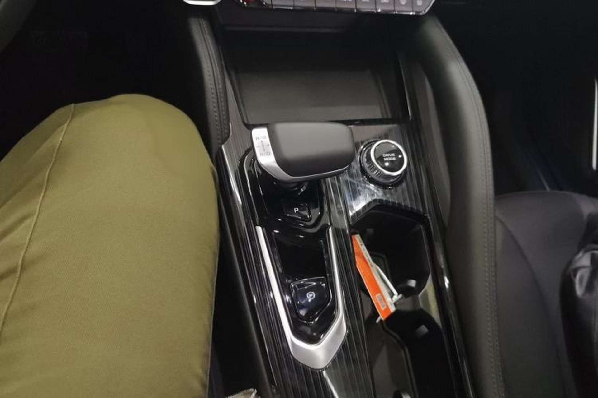 Used Geely Auto Monjaro L 2024 2.0TD DCT EVO Two-Wheel Drive Long-Range Version Gear Lever