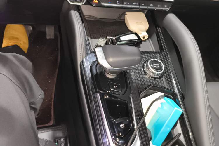 Used Geely Auto Monjaro L 2024 2.0TD DCT EVO Two-Wheel Drive Long-Range Version Gear Lever