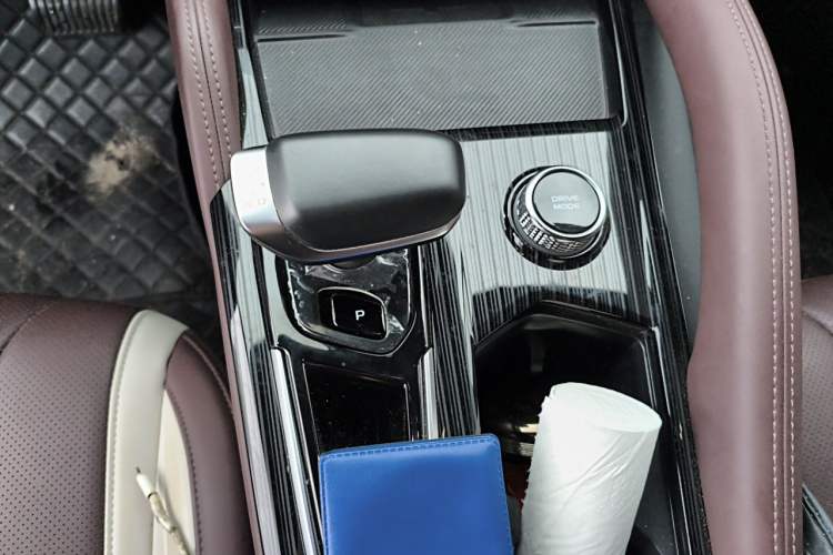 Used Geely Auto Monjaro L 2024 2.0TD High-Power Automatic Two-Wheel Drive Yunqi Version Gear Lever