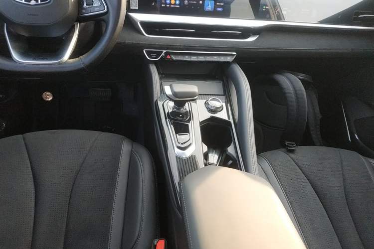 Used Geely Auto Monjaro L 2024 2.0TD High-Power Automatic Two-Wheel Drive Skyline Edition Gear Lever