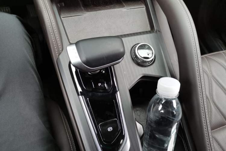 Used Geely Auto Monjaro L 2024 2.0TD High-Power Automatic Two-Wheel Drive Yunqi Version Gear Lever