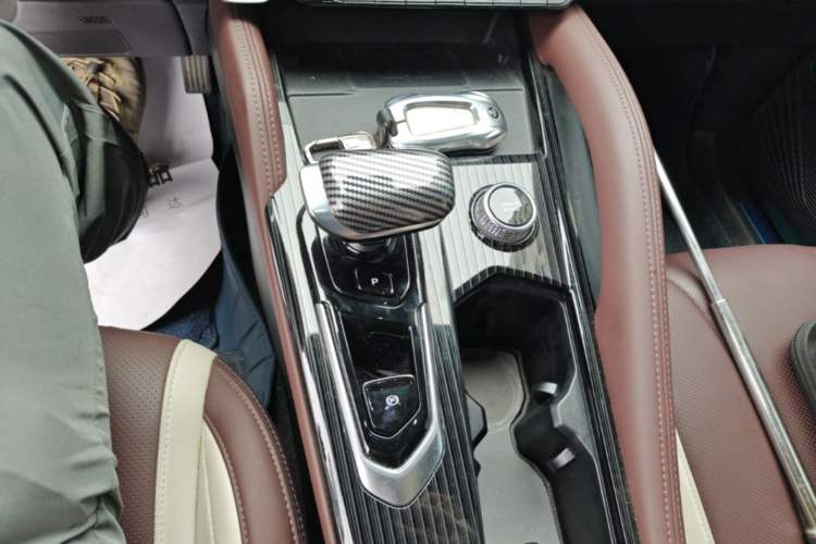 Used Geely Auto Monjaro L 2024 2.0TD High-Power Automatic Two-Wheel Drive Yunqi Version Gear Lever