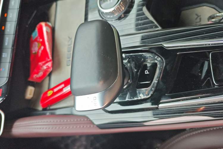 Used Geely Auto Monjaro L 2024 2.0TD High-Power Automatic Two-Wheel Drive Yunqi Version Gear Lever