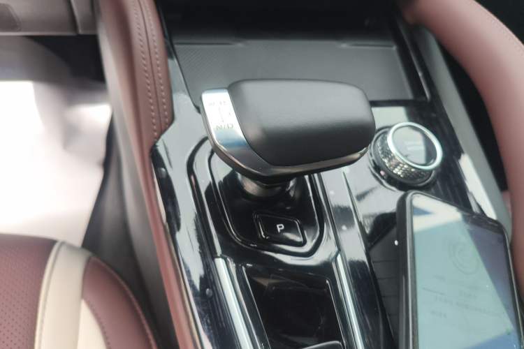 Used Geely Auto Monjaro L 2024 2.0TD High-Power Automatic Two-Wheel Drive Yunqi Version Gear Lever
