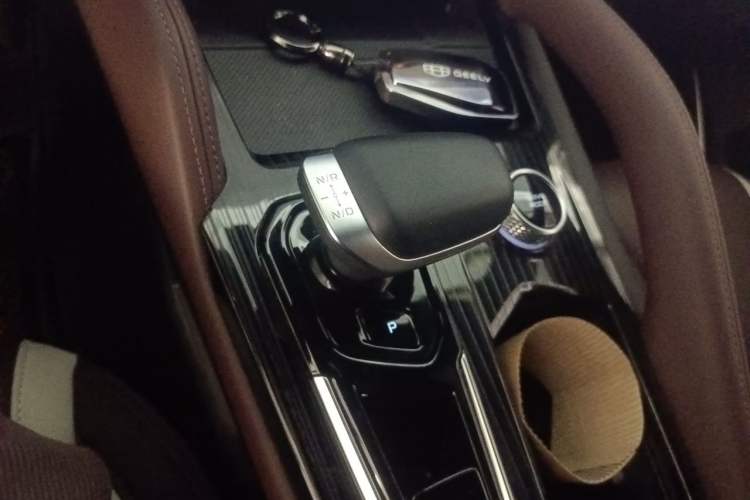 Used Geely Auto Monjaro L 2024 2.0TD High-Power Automatic Two-Wheel Drive Yunqi Version Gear Lever