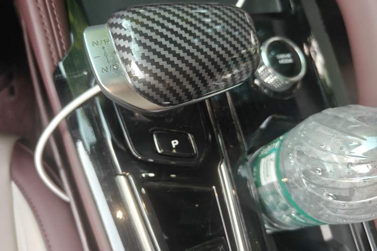 Used Geely Auto Monjaro L 2024 2.0TD High-Power Automatic Two-Wheel Drive Yunqi Version Gear Lever