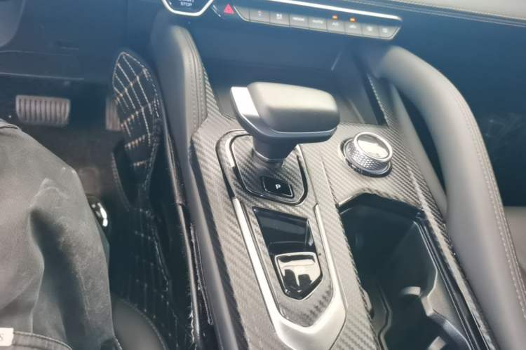 Used Geely Auto Monjaro L 2024 2.0TD DCT EVO Two-Wheel Drive Long-Range Version Gear Lever