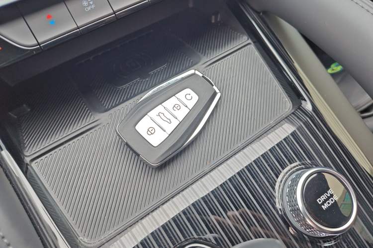 Used Geely Auto Monjaro L 2024 2.0TD High-Power Automatic Two-Wheel Drive Skyline Edition Interior 1