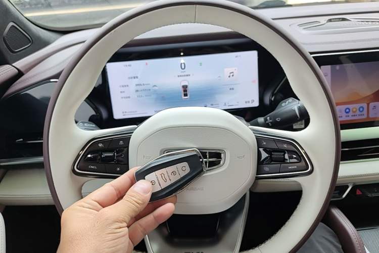 Used Geely Auto Monjaro L 2024 2.0TD High-Power Automatic Two-Wheel Drive Yunqi Version Interior 1
