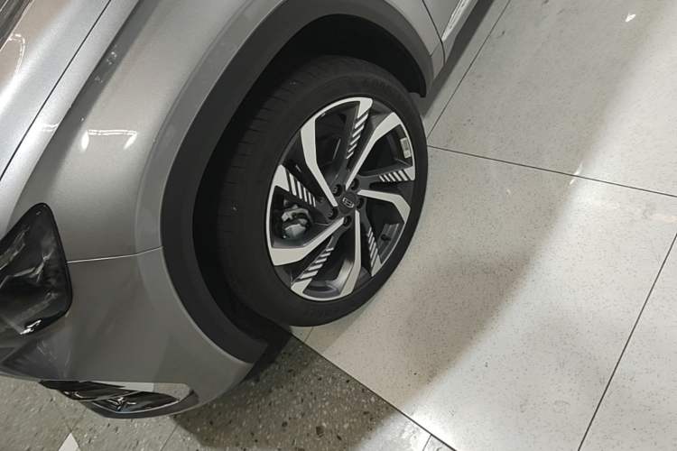 Used Geely Auto Monjaro L 2024 2.0TD High-Power Automatic Two-Wheel Drive Skyline Edition Left Front Wheel Hub