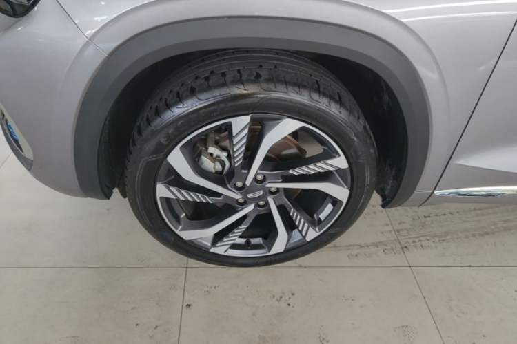 Used Geely Auto Monjaro L 2024 2.0TD High-Power Automatic Two-Wheel Drive Skyline Edition Left Front Wheel Hub