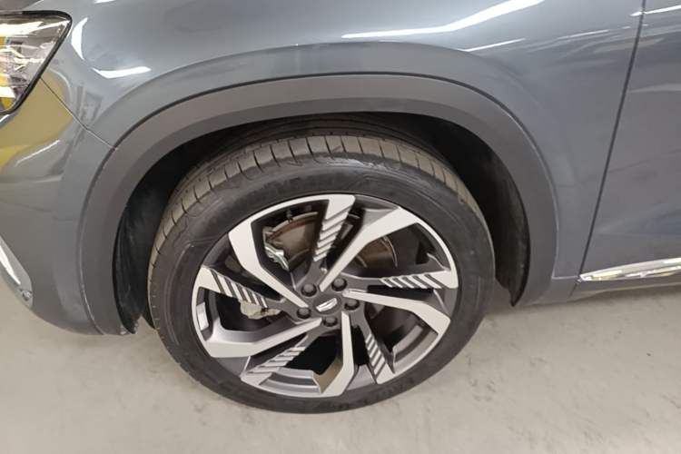 Used Geely Auto Monjaro L 2024 2.0TD High-Power Automatic Two-Wheel Drive Skyline Edition Left Front Wheel Hub