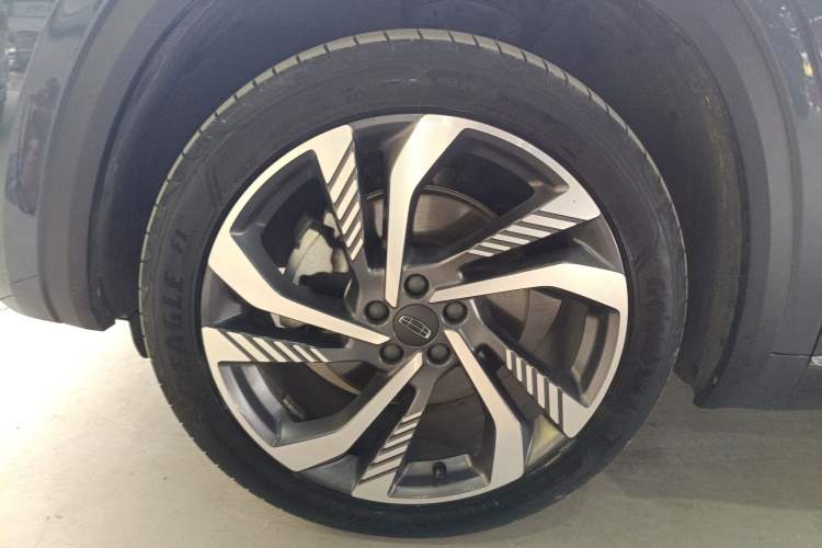 Used Geely Auto Monjaro L 2024 2.0TD High-Power Automatic Two-Wheel Drive Skyline Edition Left Front Wheel Hub