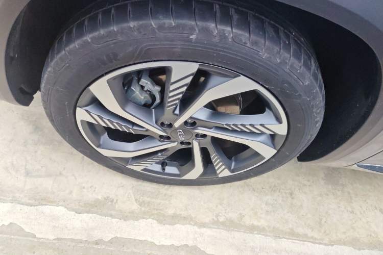 Used Geely Auto Monjaro L 2024 2.0TD High-Power Automatic Two-Wheel Drive Skyline Edition Left Front Wheel Hub