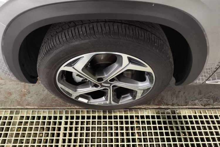 Used Geely Auto Monjaro L 2024 2.0TD High-Power Automatic Two-Wheel Drive Yunqi Version Left Front Wheel Hub
