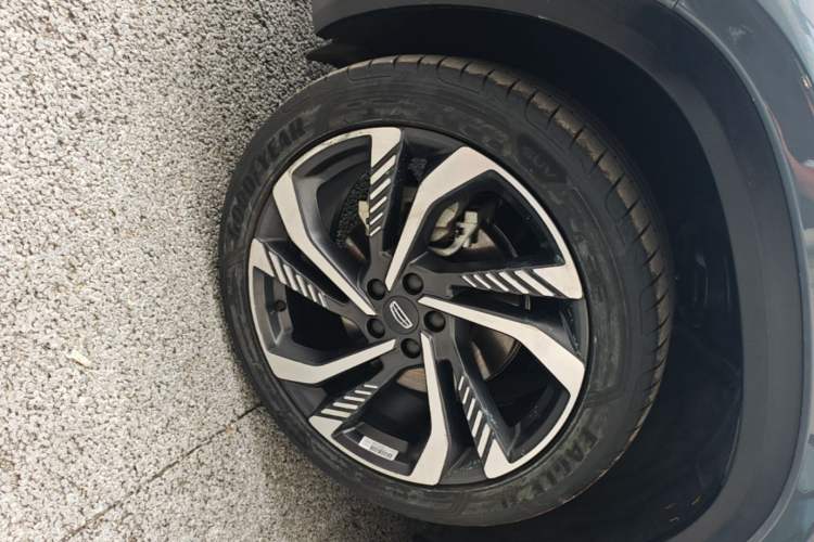 Used Geely Auto Monjaro L 2024 2.0TD High-Power Automatic Two-Wheel Drive Skyline Edition Left Front Wheel Hub