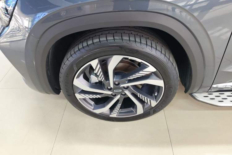 Used Geely Auto Monjaro L 2024 2.0TD High-Power Automatic Two-Wheel Drive Skyline Edition Left Front Wheel Hub