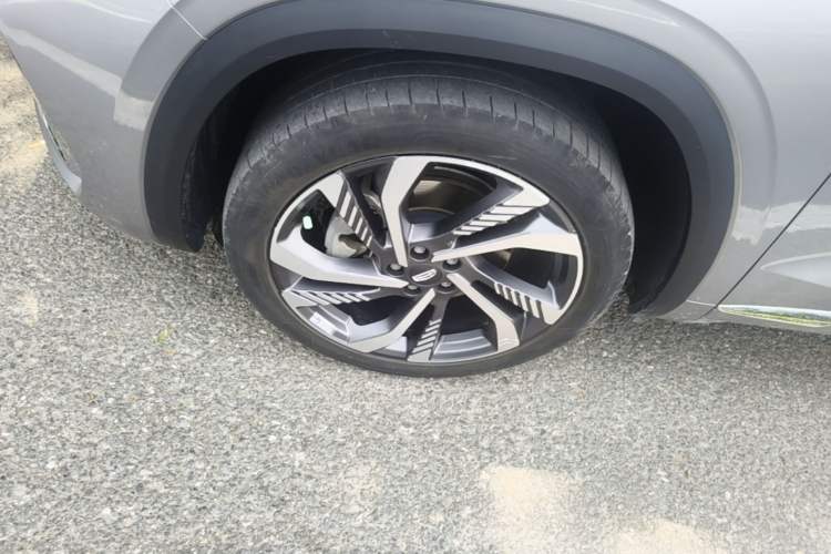 Used Geely Auto Monjaro L 2024 2.0TD High-Power Automatic Two-Wheel Drive Skyline Edition Left Front Wheel Hub