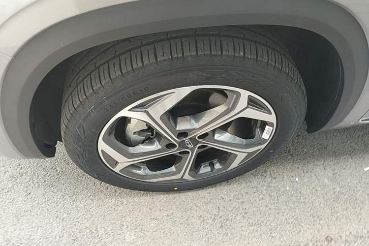 Used Geely Auto Monjaro L 2024 2.0TD DCT EVO Two-Wheel Drive Long-Range Version Left Front Wheel Hub