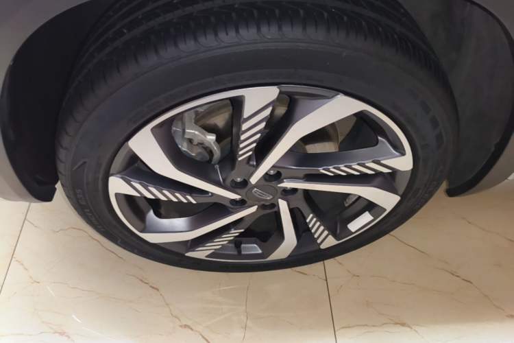 Used Geely Auto Monjaro L 2024 2.0TD High-Power Automatic Two-Wheel Drive Skyline Edition Left Front Wheel Hub