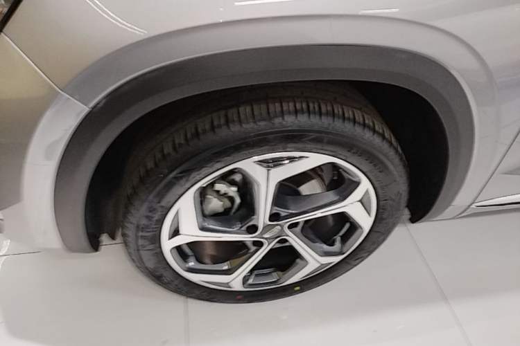 Used Geely Auto Monjaro L 2024 2.0TD DCT EVO Two-Wheel Drive Long-Range Version Left Front Wheel Hub