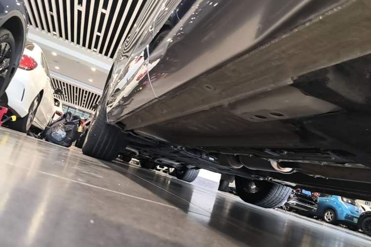 Used Geely Auto Monjaro L 2024 2.0TD DCT EVO Two-Wheel Drive Long-Range Version Left Side Sill