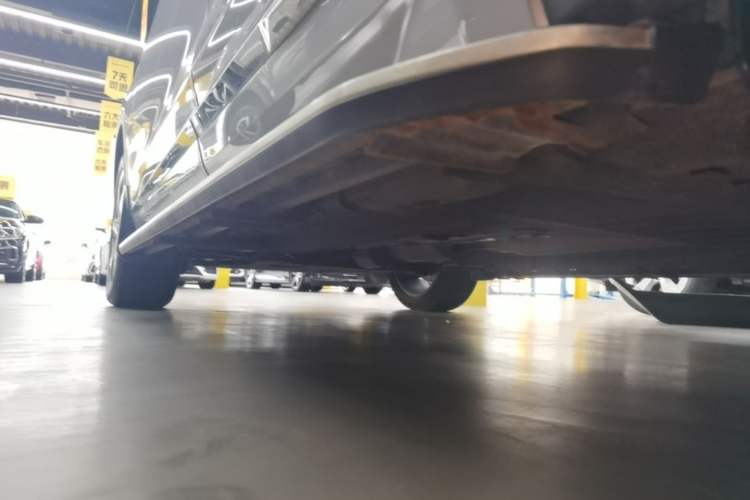 Used Geely Auto Monjaro L 2024 2.0TD High-Power Automatic Two-Wheel Drive Yunqi Version Left Side Sill