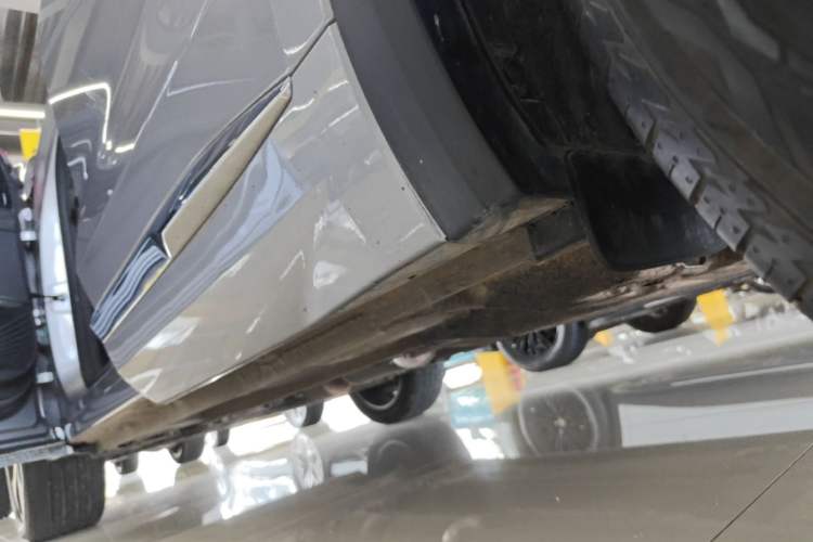 Used Geely Auto Monjaro L 2024 2.0TD DCT EVO Two-Wheel Drive Long-Range Version Left Side Sill