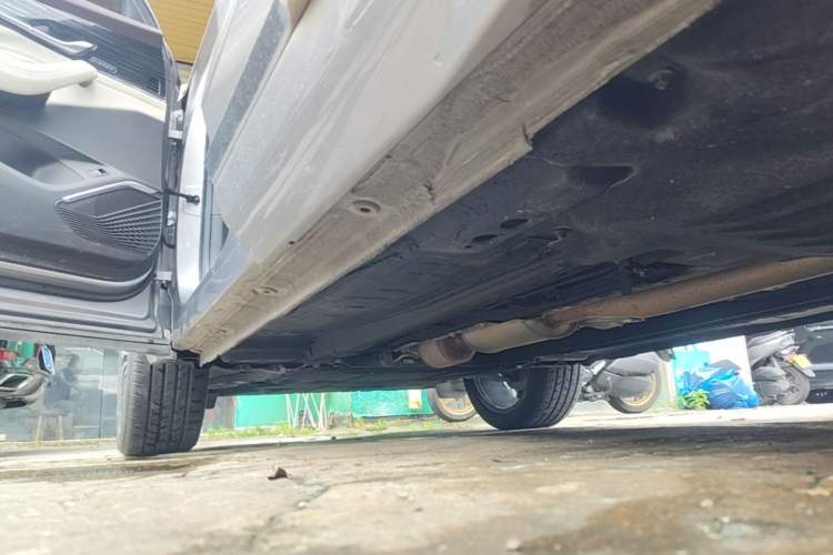Used Geely Auto Monjaro L 2024 2.0TD High-Power Automatic Two-Wheel Drive Yunqi Version Left Side Sill