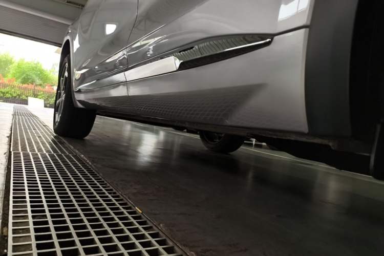 Used Geely Auto Monjaro L 2024 2.0TD High-Power Automatic Two-Wheel Drive Yunqi Version Left Side Sill