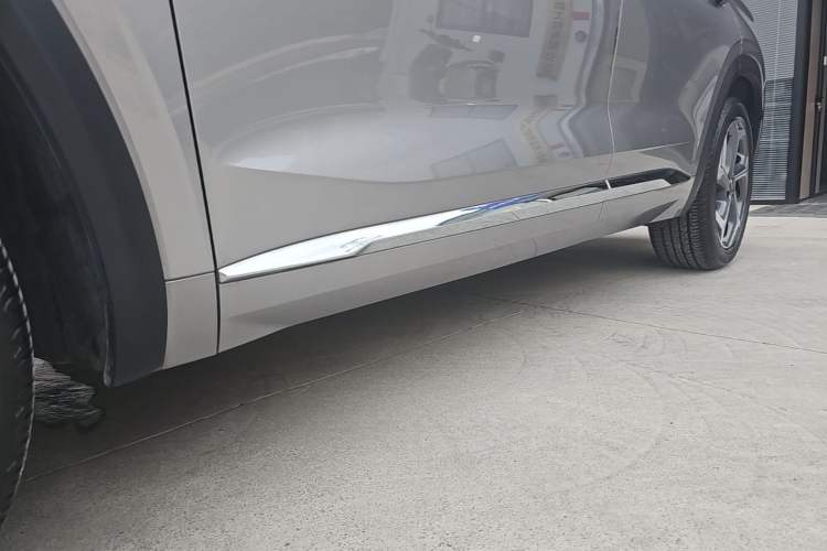 Used Geely Auto Monjaro L 2024 2.0TD High-Power Automatic Two-Wheel Drive Yunqi Version Left Side Sill