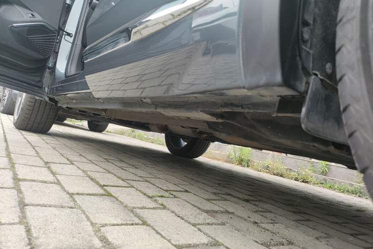 Used Geely Auto Monjaro L 2024 2.0TD DCT EVO Two-Wheel Drive Long-Range Version Left Side Sill