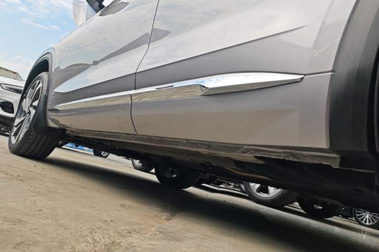 Used Geely Auto Monjaro L 2024 2.0TD High-Power Automatic Two-Wheel Drive Skyline Edition Left Side Sill