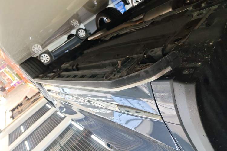 Used Geely Auto Monjaro L 2024 2.0TD High-Power Automatic Two-Wheel Drive Skyline Edition Left Side Sill