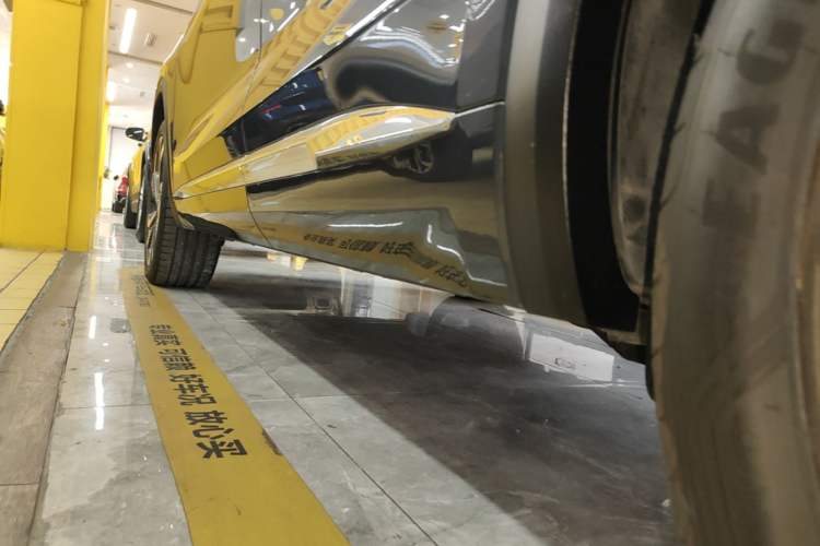 Used Geely Auto Monjaro L 2024 2.0TD High-Power Automatic Two-Wheel Drive Skyline Edition Left Side Sill