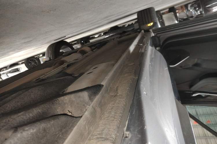 Used Geely Auto Monjaro L 2024 2.0TD DCT EVO Two-Wheel Drive Long-Range Version Left Side Sill