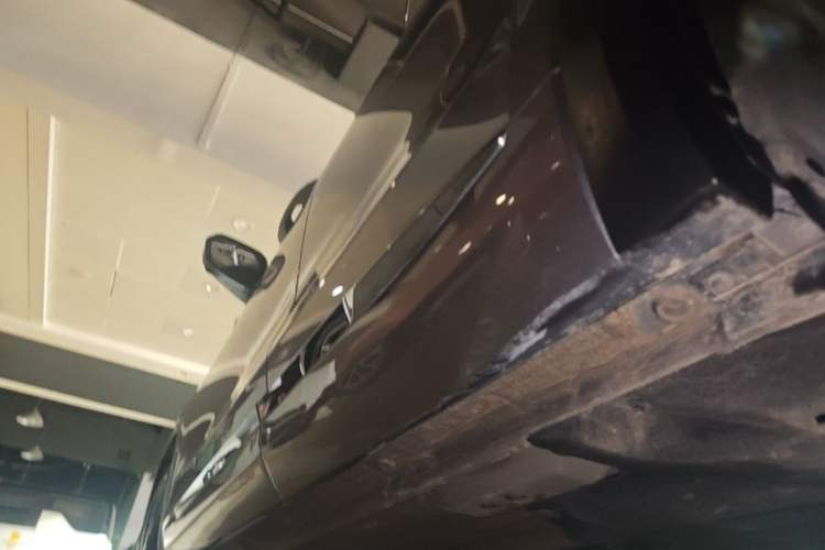 Used Geely Auto Monjaro L 2024 2.0TD High-Power Automatic Two-Wheel Drive Skyline Edition Left Side Sill