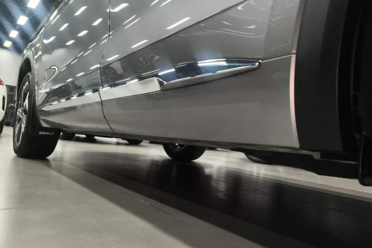 Used Geely Auto Monjaro L 2024 2.0TD High-Power Automatic Two-Wheel Drive Yunqi Version Left Side Sill