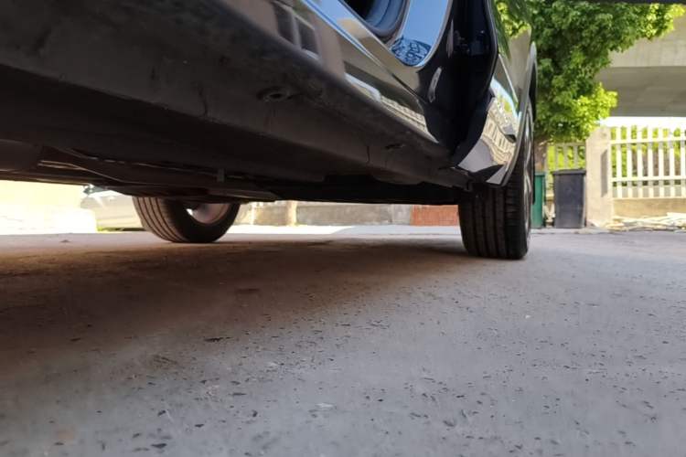 Used Geely Auto Monjaro L 2024 2.0TD DCT EVO Two-Wheel Drive Long-Range Version Left Side Sill
