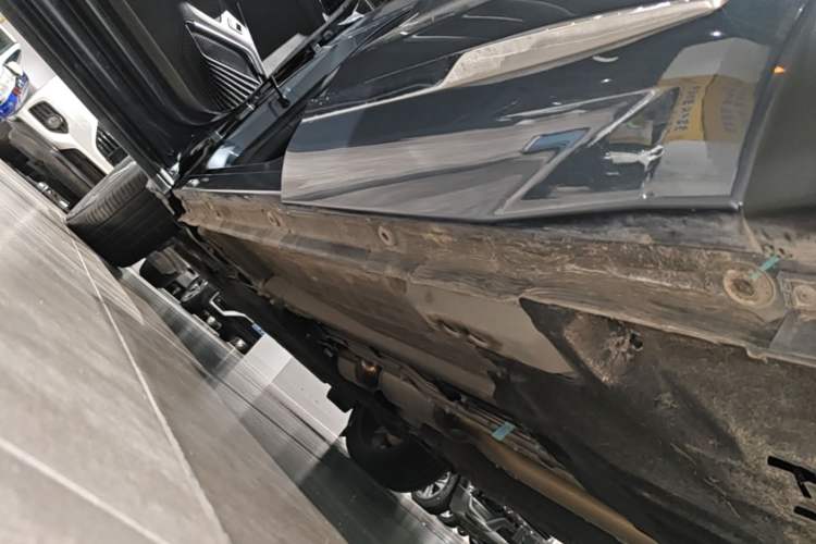 Used Geely Auto Monjaro L 2024 2.0TD DCT EVO Two-Wheel Drive Long-Range Version Left Side Sill