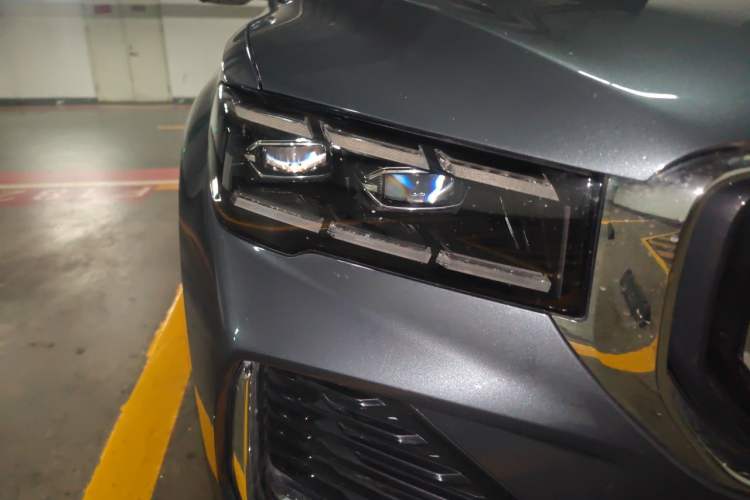 Used Geely Auto Monjaro L 2024 2.0TD High-Power Automatic Two-Wheel Drive Yunqi Version Right Front Headlight