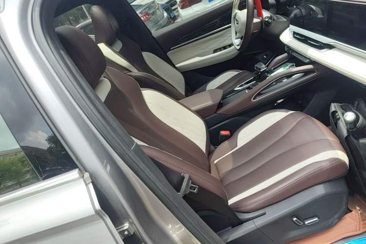 Used Geely Auto Monjaro L 2024 2.0TD High-Power Automatic Two-Wheel Drive Yunqi Version Right Front Seat