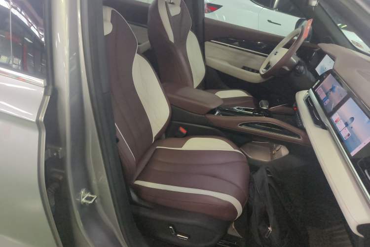 Used Geely Auto Monjaro L 2024 2.0TD High-Power Automatic Two-Wheel Drive Yunqi Version Right Front Seat
