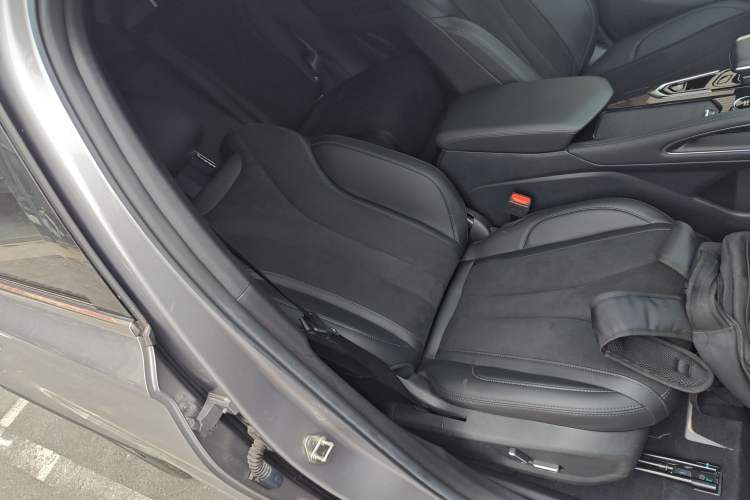 Used Geely Auto Monjaro L 2024 2.0TD High-Power Automatic Two-Wheel Drive Skyline Edition Right Front Seat