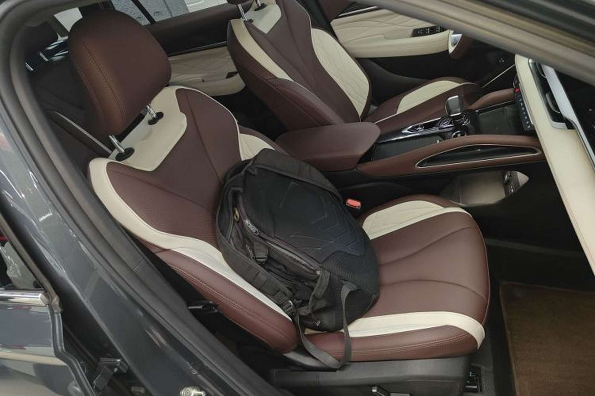 Used Geely Auto Monjaro L 2024 2.0TD High-Power Automatic Two-Wheel Drive Yunqi Version Right Front Seat