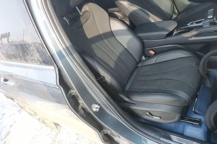 Used Geely Auto Monjaro L 2024 2.0TD High-Power Automatic Two-Wheel Drive Skyline Edition Right Front Seat