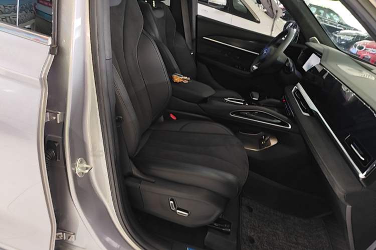 Used Geely Auto Monjaro L 2024 2.0TD High-Power Automatic Two-Wheel Drive Skyline Edition Right Front Seat