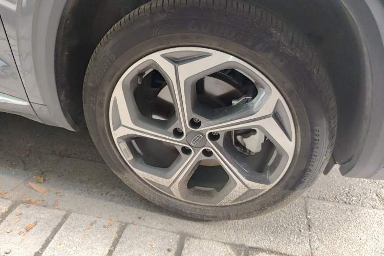 Used Geely Auto Monjaro L 2024 2.0TD High-Power Automatic Two-Wheel Drive Yunqi Version Right Front Wheel Hub