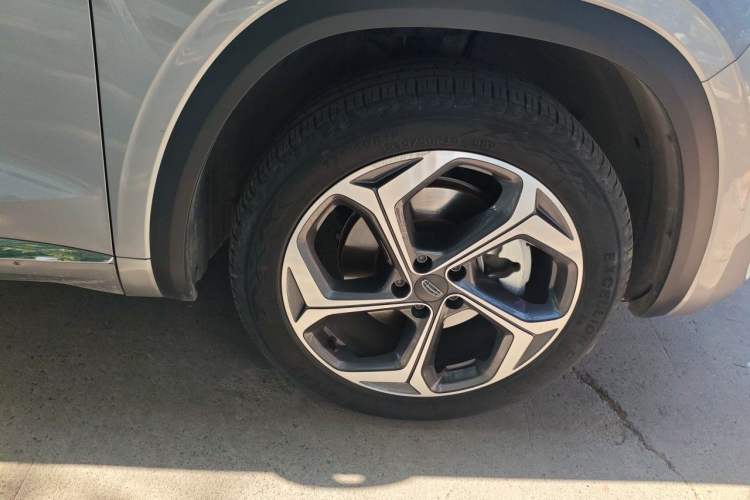 Used Geely Auto Monjaro L 2024 2.0TD DCT EVO Two-Wheel Drive Prestige Version Right Front Wheel Hub