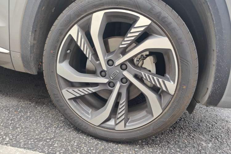 Used Geely Auto Monjaro L 2024 2.0TD High-Power Automatic Two-Wheel Drive Skyline Edition Right Front Wheel Hub